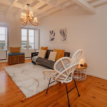 Stylish Getaway In A Mezzanine Flat By The Castle Apartment Lisbon Bagian luar foto