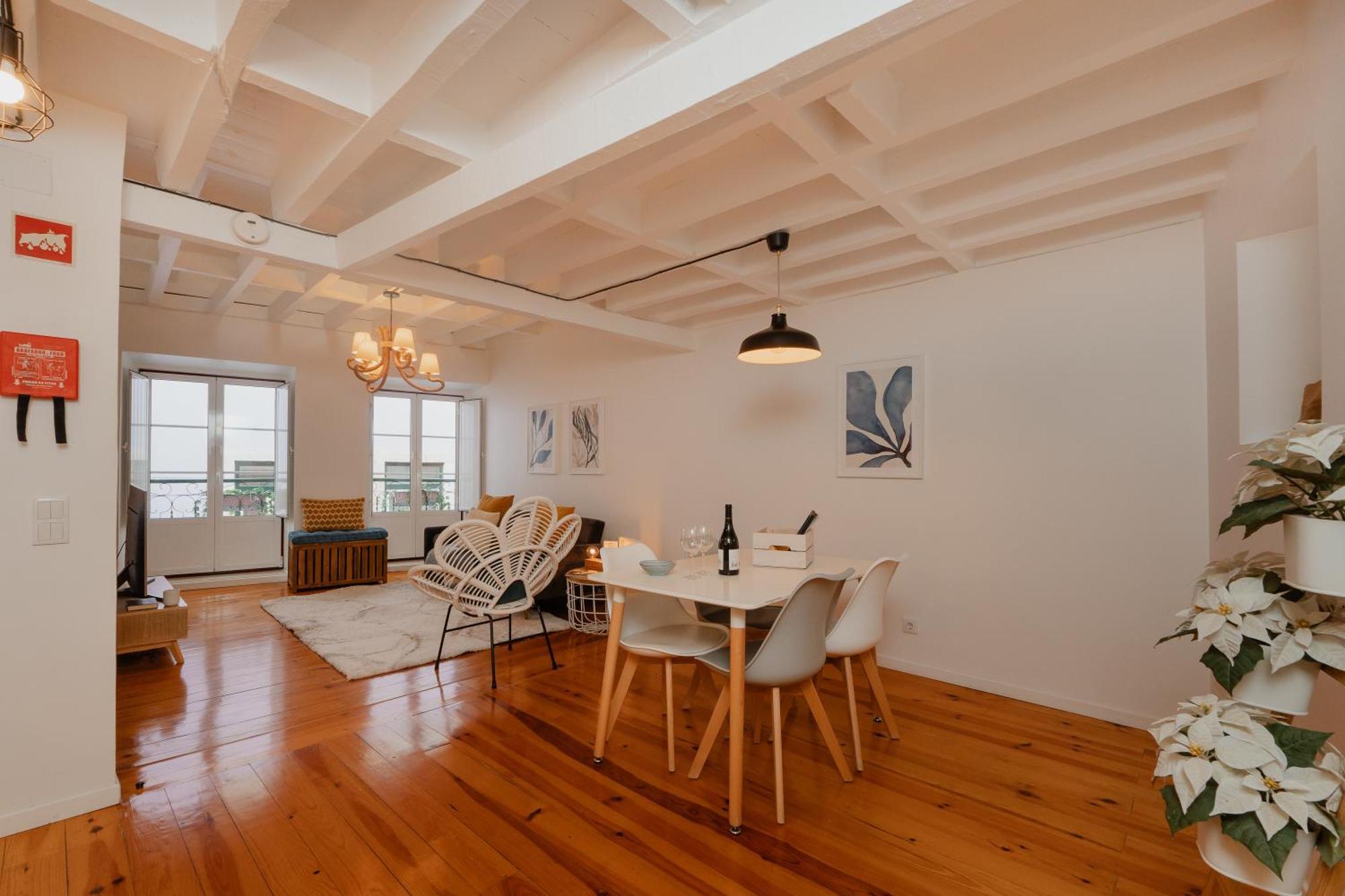 Stylish Getaway In A Mezzanine Flat By The Castle Apartment Lisbon Bagian luar foto