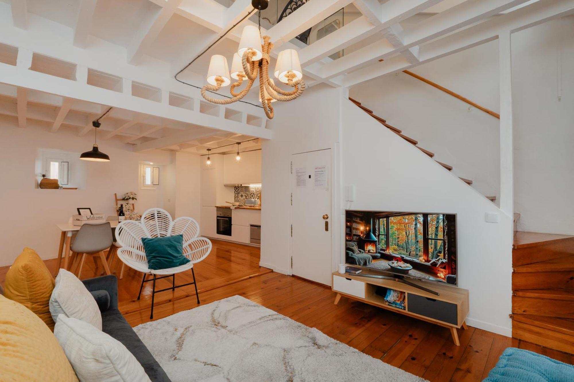 Stylish Getaway In A Mezzanine Flat By The Castle Apartment Lisbon Bagian luar foto