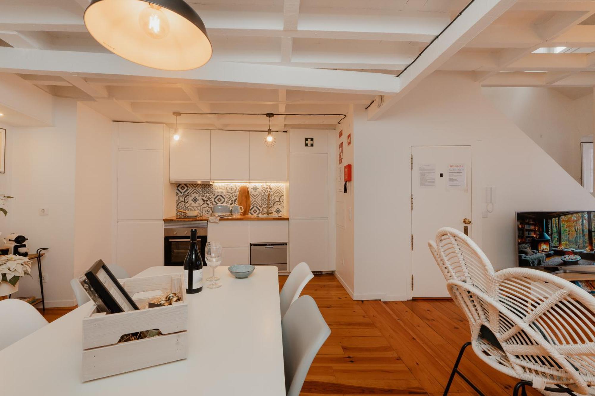 Stylish Getaway In A Mezzanine Flat By The Castle Apartment Lisbon Bagian luar foto