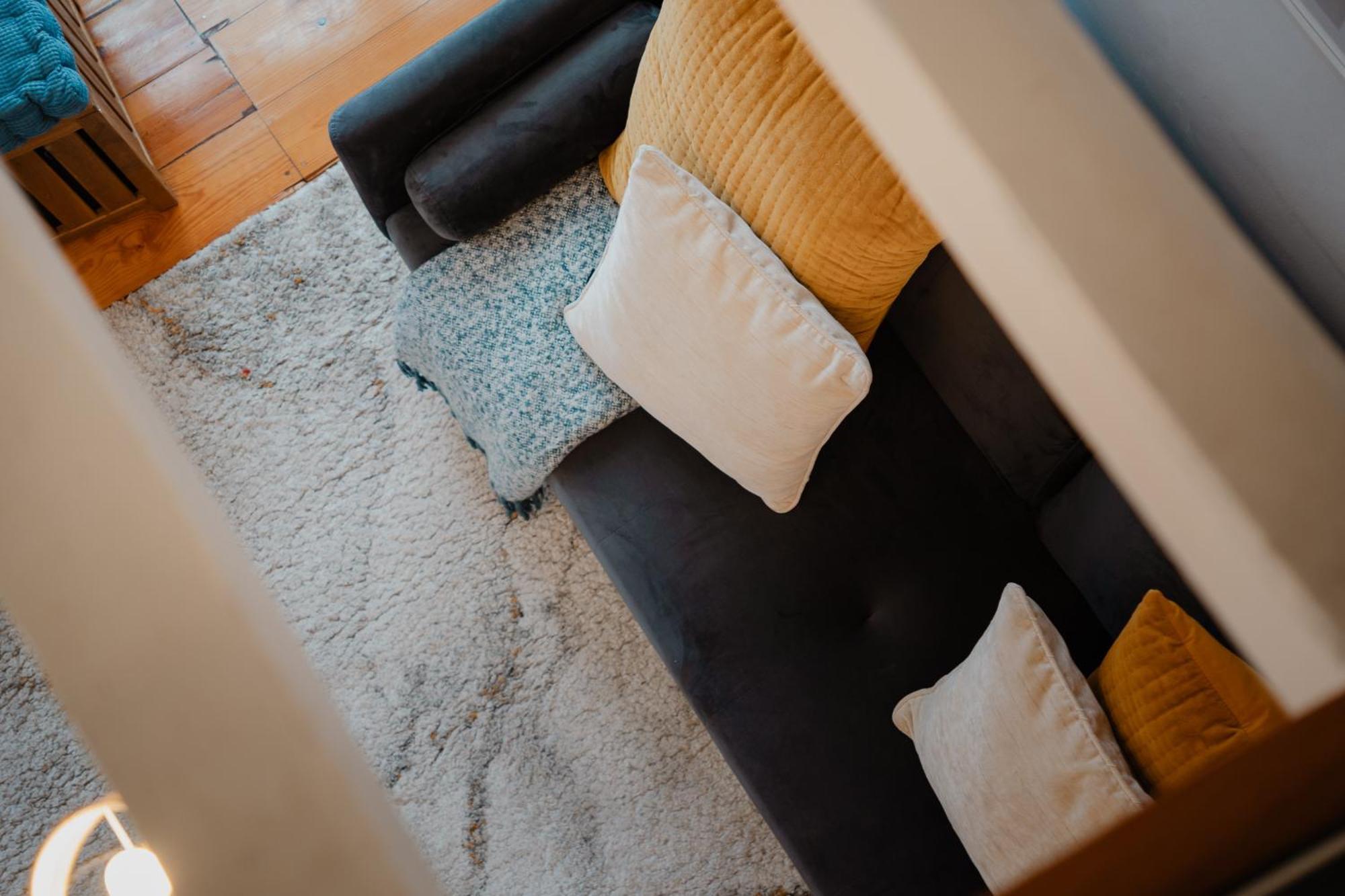 Stylish Getaway In A Mezzanine Flat By The Castle Apartment Lisbon Bagian luar foto