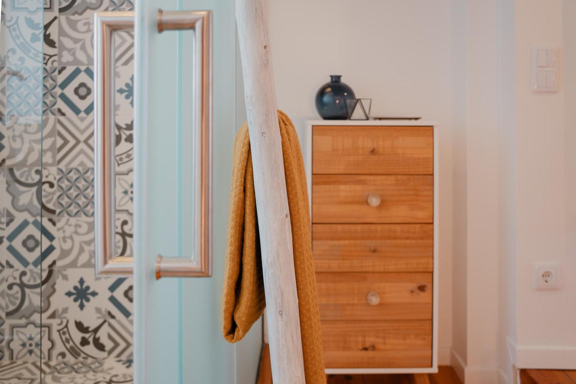 Stylish Getaway In A Mezzanine Flat By The Castle Apartment Lisbon Bagian luar foto