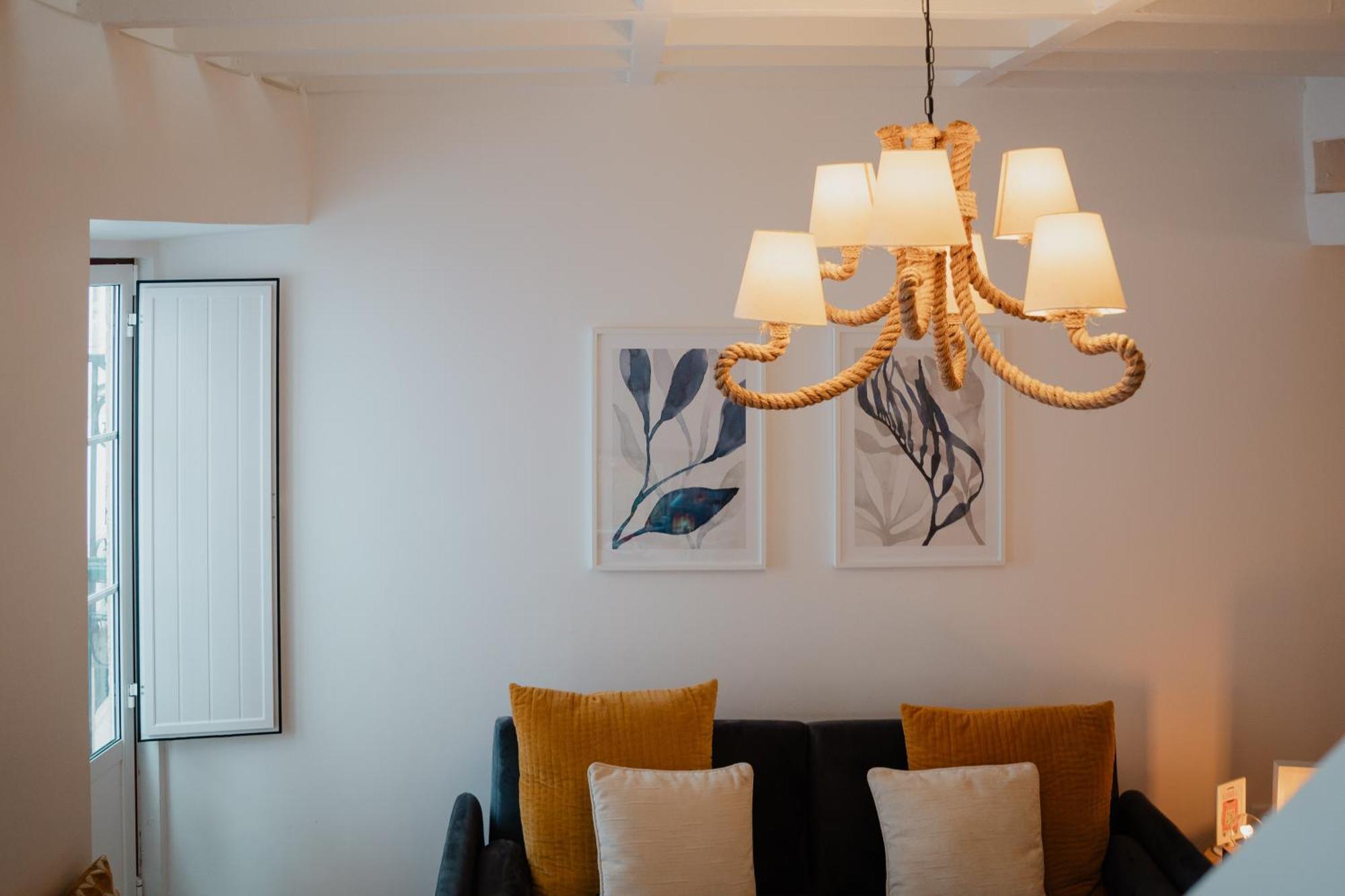 Stylish Getaway In A Mezzanine Flat By The Castle Apartment Lisbon Bagian luar foto