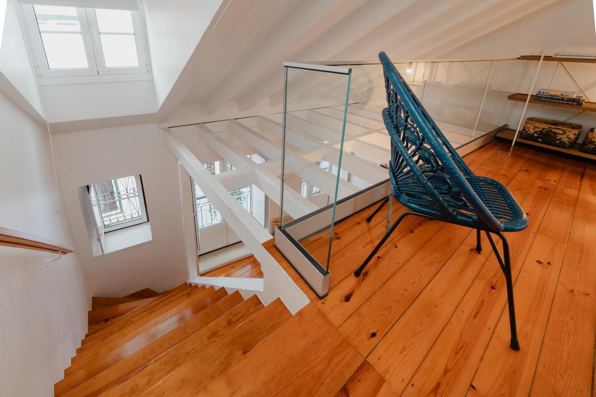 Stylish Getaway In A Mezzanine Flat By The Castle Apartment Lisbon Bagian luar foto