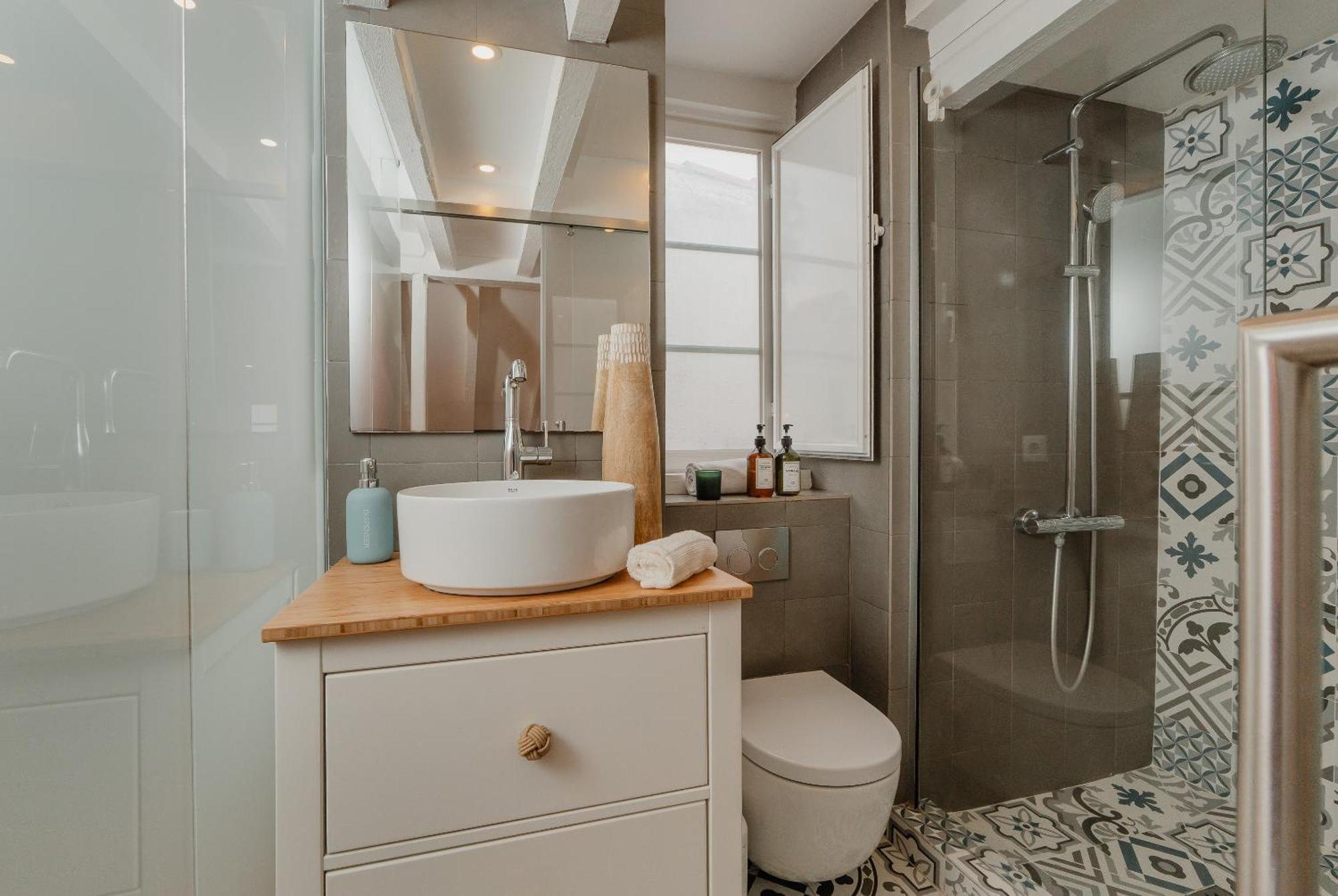 Stylish Getaway In A Mezzanine Flat By The Castle Apartment Lisbon Bagian luar foto