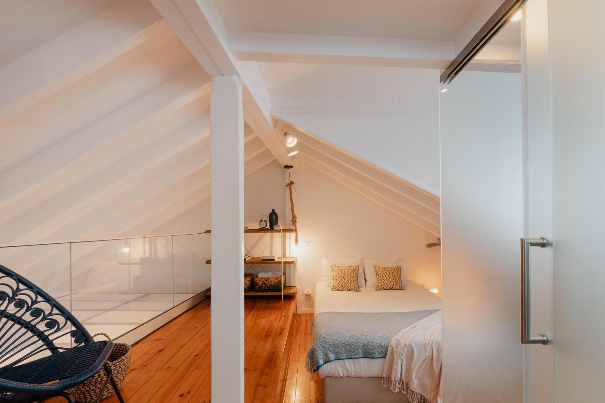 Stylish Getaway In A Mezzanine Flat By The Castle Apartment Lisbon Bagian luar foto
