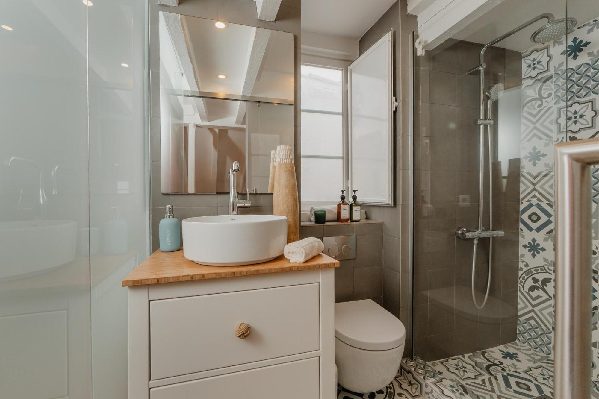 Stylish Getaway In A Mezzanine Flat By The Castle Apartment Lisbon Bagian luar foto