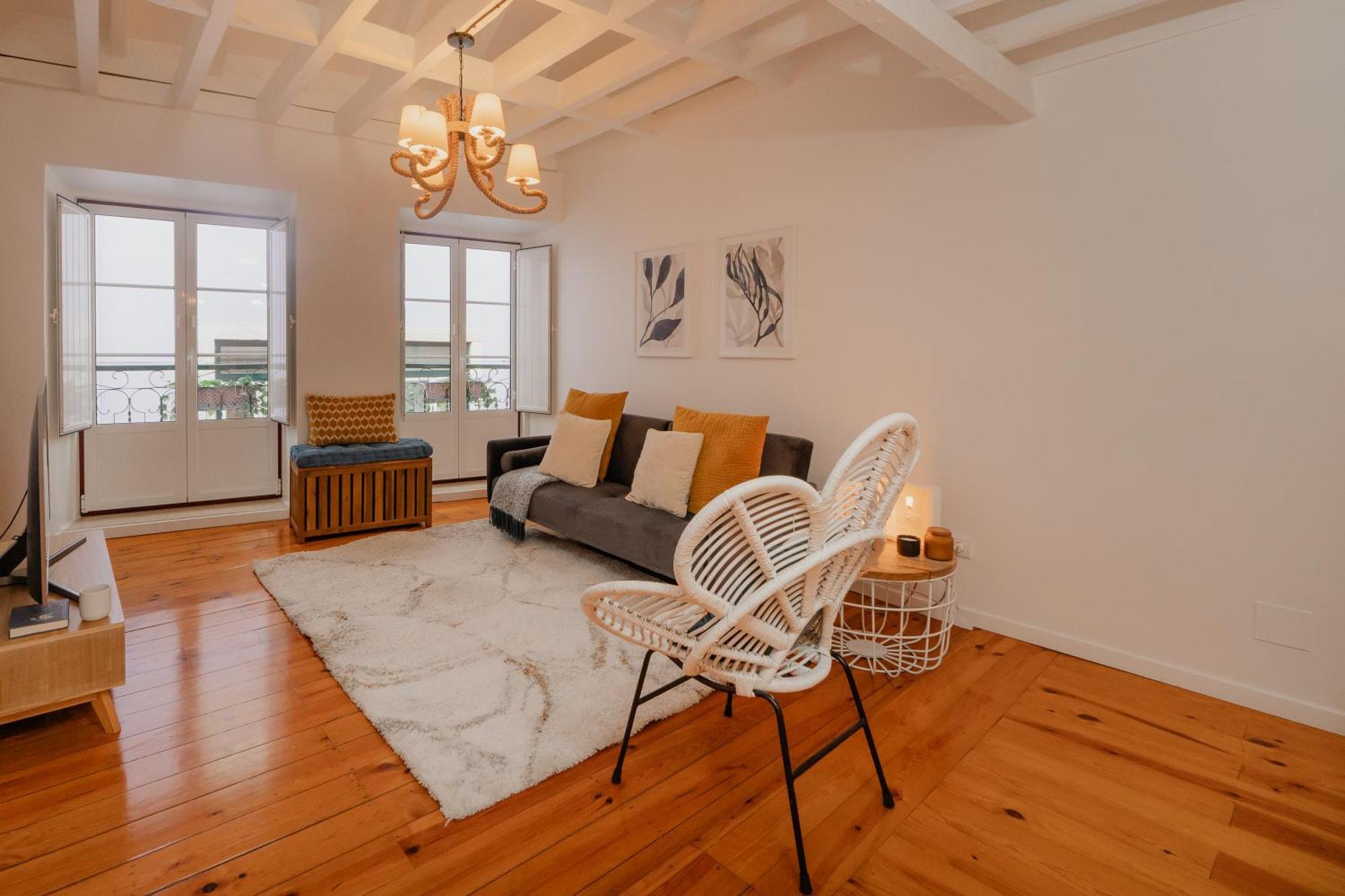 Stylish Getaway In A Mezzanine Flat By The Castle Apartment Lisbon Bagian luar foto